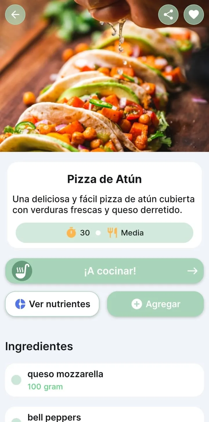 Pantalla de detalle de receta en VitalChefPal con foto del plato, tiempo de preparación y lista de ingredientes
